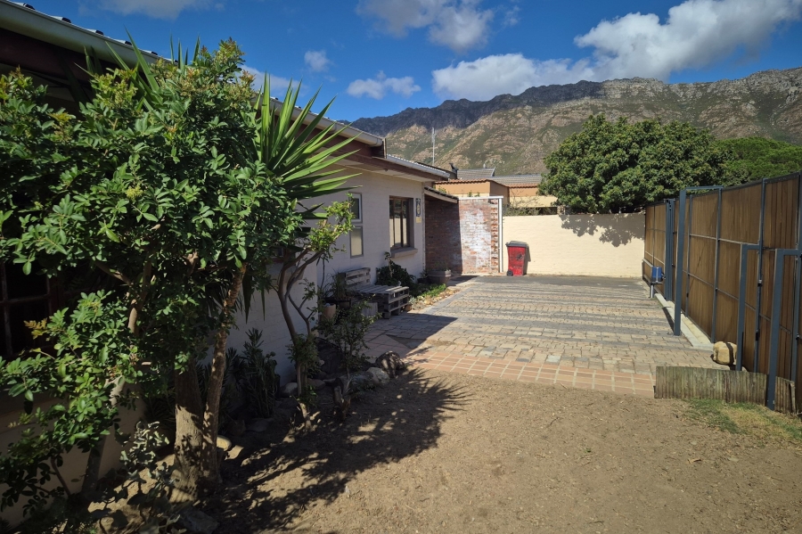 4 Bedroom Property for Sale in Onverwacht Western Cape